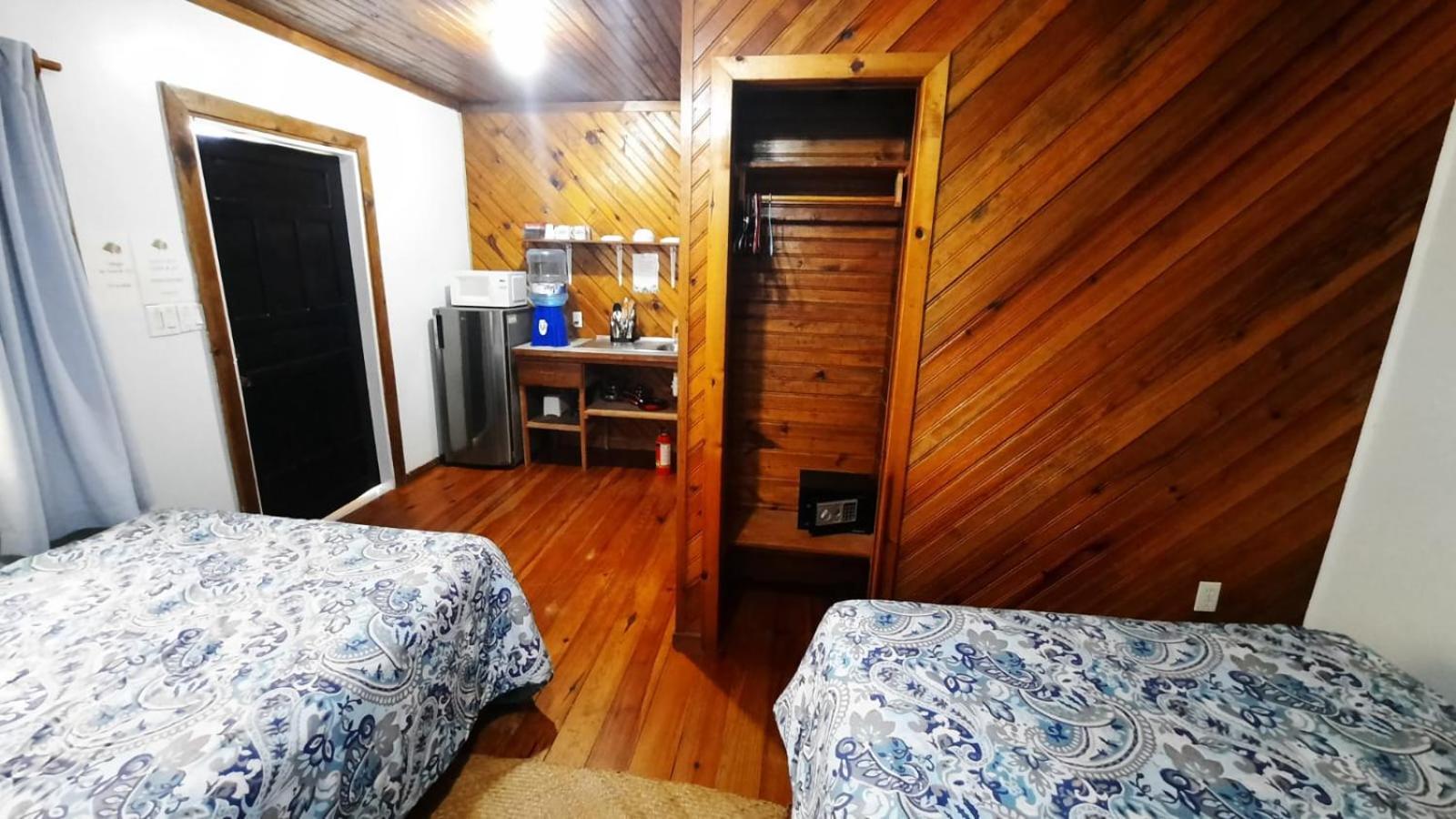 Guava Grove Resort & Villas Sandy Bay Номер фото